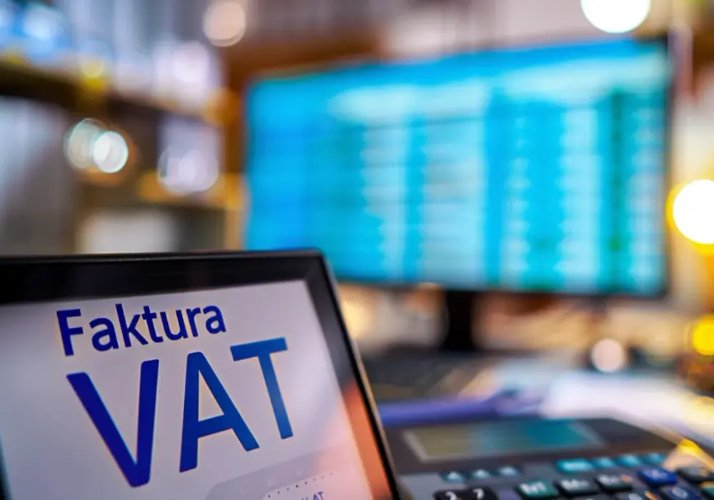 Faktura dla nievatowca: jak wystawić fakturę niebędących VATowcami