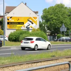 Szyld reklamowy na budynek: Poznaj ważne wymogi prawne i przepisy 2025