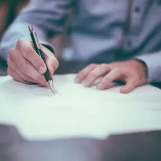 Jak odebrać prawo jazdy przez pełnomocnika? Wzór i instrukcja