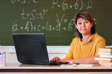 Urlop dla poratowania zdrowia: Jak złożyć wniosek i co z pensją?