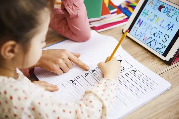 Wydłużenie etapu edukacyjnego: Jak złożyć wniosek i pomóc dziecku?